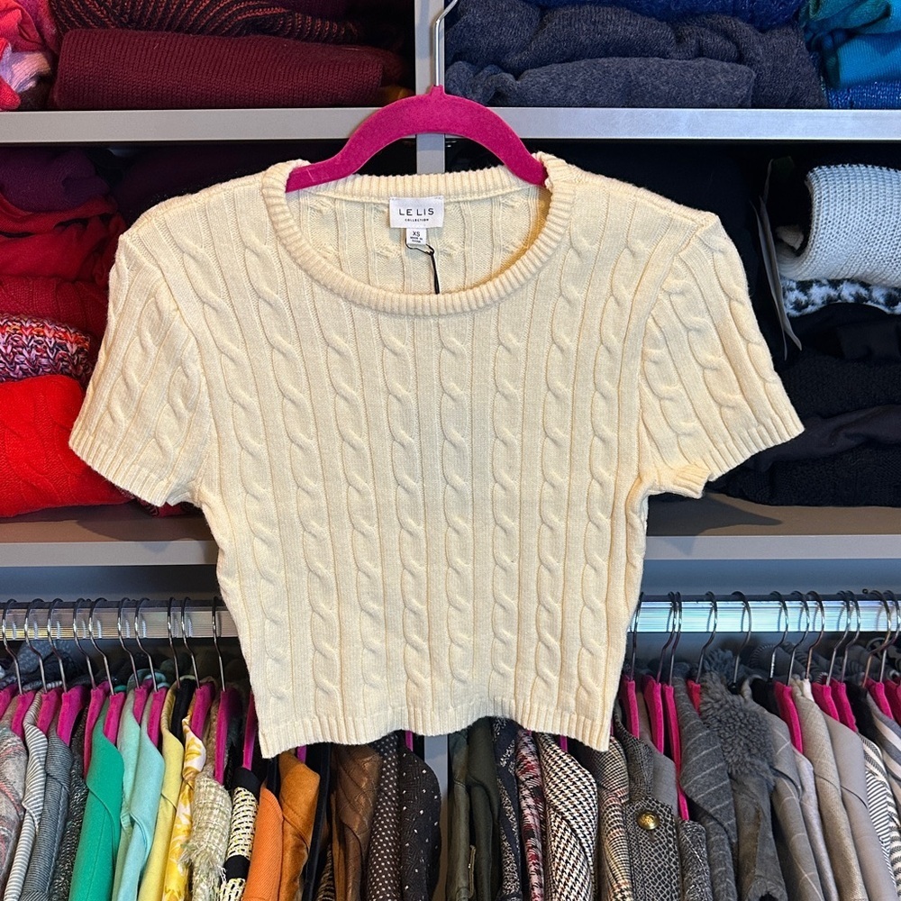 Lelis cream short sleeve cropped cable knit sweater size XS NWT
